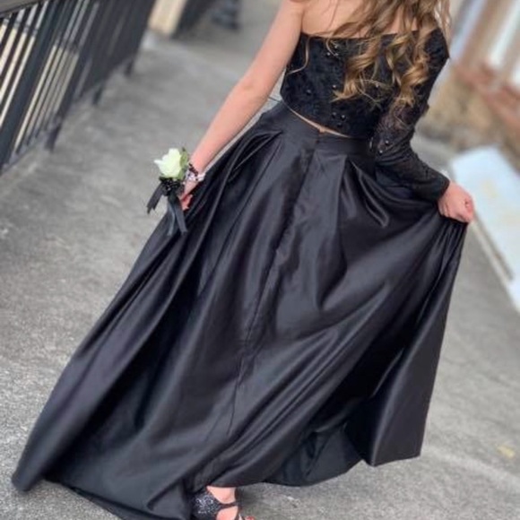 PROM DRESS - Picture 2 of 5